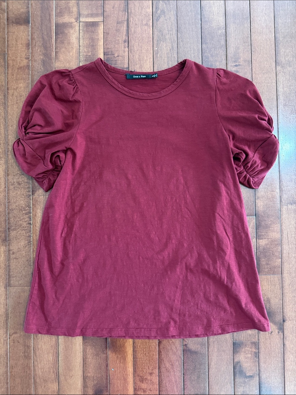 Doe & Rae Burgundy Puff Short Sleeve Tee Size Small